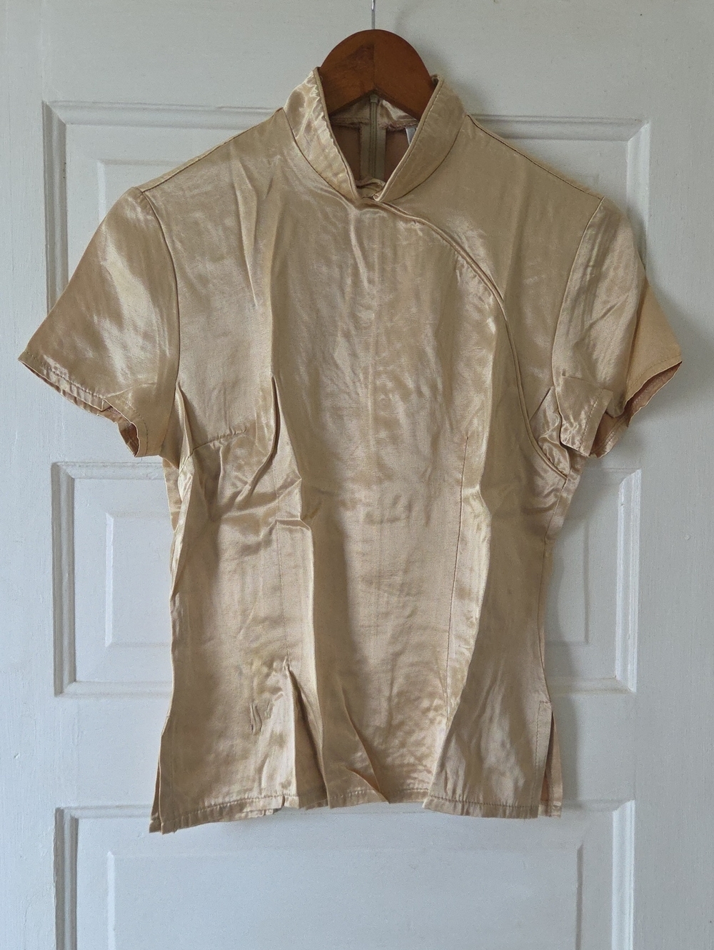 le chateau Silk-Blend Short Sleeve Mandarin Collar Top in Champagne